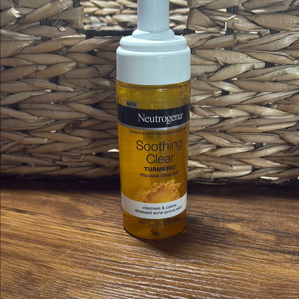 Neutrogena Soothing Clear Turmeric Mousse Cleanser DISCONTINUED